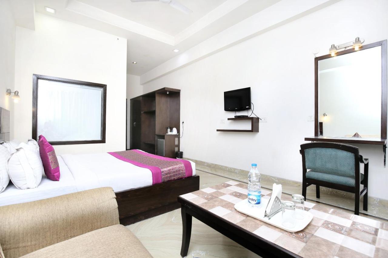 Capital O 15395 Hotel 42 Amritsar Zewnętrze zdjęcie
