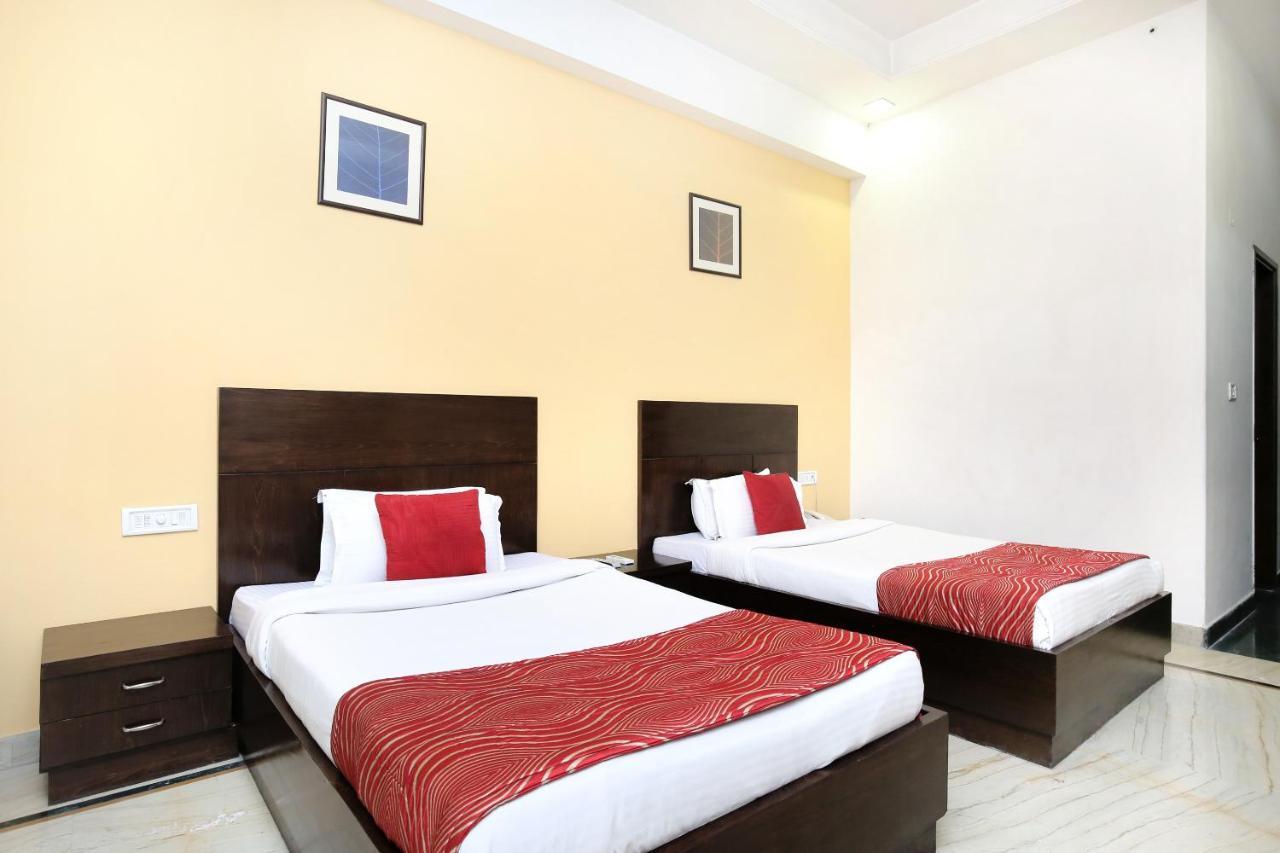 Capital O 15395 Hotel 42 Amritsar Zewnętrze zdjęcie