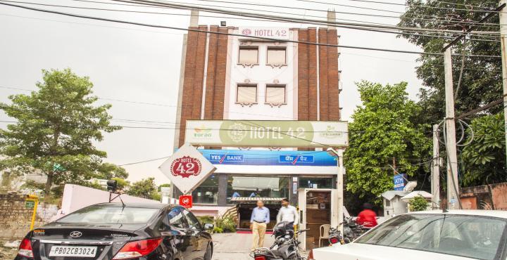 Capital O 15395 Hotel 42 Amritsar Zewnętrze zdjęcie