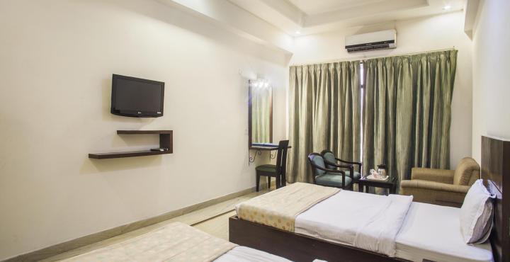 Capital O 15395 Hotel 42 Amritsar Zewnętrze zdjęcie